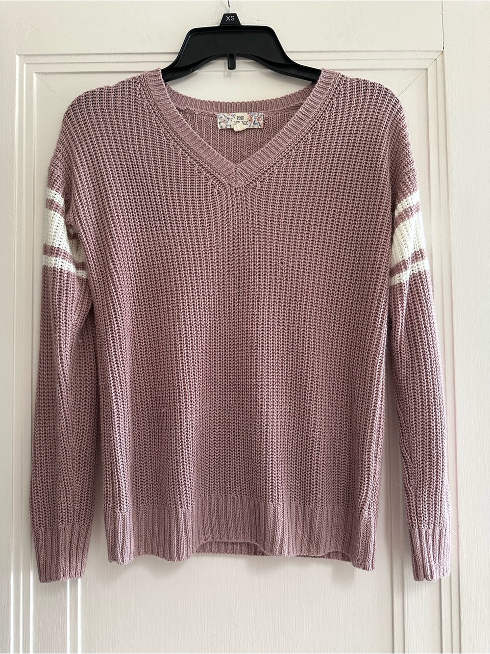 Pink Republic V-Neck Sweater in Dusty Pink - Size XS